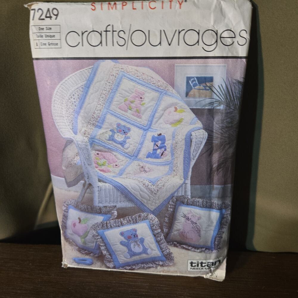 1980's VTG Simplicity Babies' Quilt and Pillows Pattern 7249 UNCUT